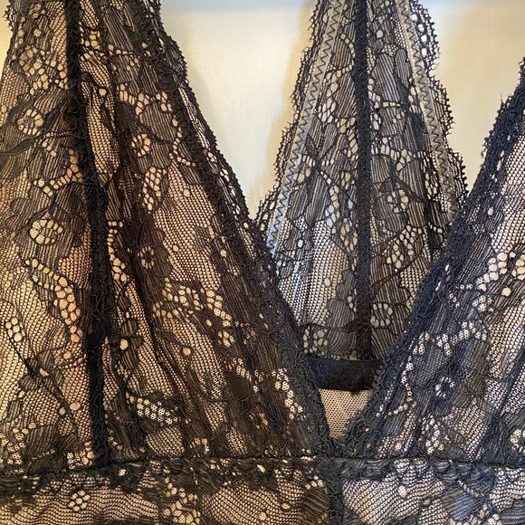 Lace bodysuit - Picture 2 of 5